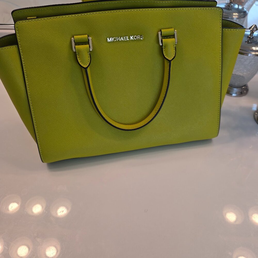 Vibrant Michael Kors tote